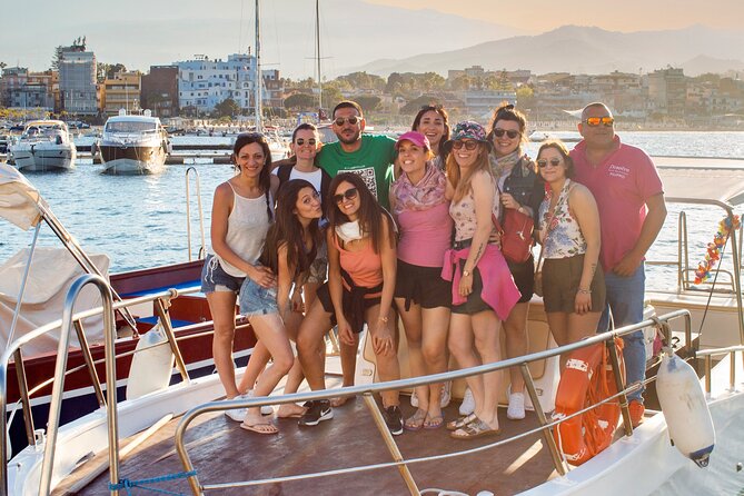Escursioni in barca Taormina Giardini Naxos Isola bella - Onboard Vibes: Aperitivo, Music, and Coastline Time