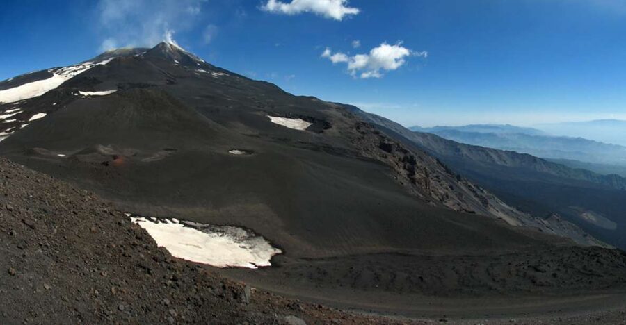 Etna 3000m - Chasing steam and small explosions near the active craters