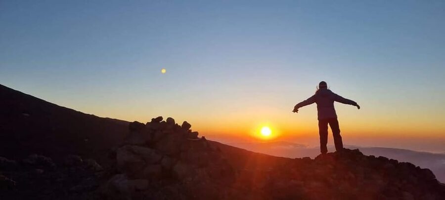 Etna North Sunset: Summit area & Craters of 2002 - The 300 m walk through scoria and bombs (how to make it comfortable)