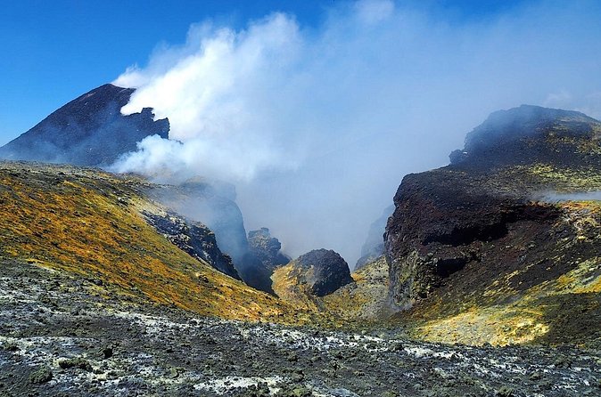 Etna Summit Craters in 4x4 and Trekking - MontataGrande: the tasting and Etna wine break