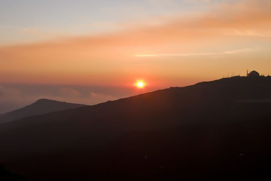 Etna Sunset Tour: Volcano trek, Cave & tasting from Catania - Who this Etna sunset tour suits best
