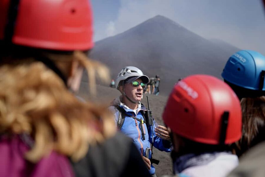 Etna: Trekking to the summit craters at 3340 meters - The 2-hour push to the Cratere Centrale dell’Etna (about 3340m)