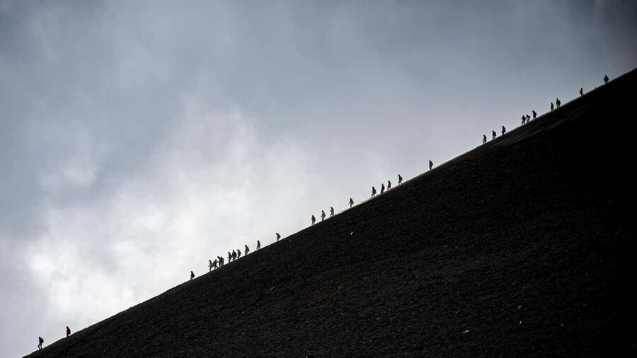 Etna: Trekking to the summit craters at 3340 meters - Rim walking at 3340m: the chasm and new mouth views