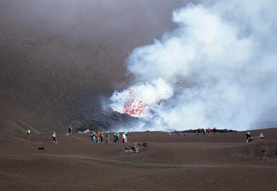Etna: Trekking to the summit craters at 3340 meters - Cable car to 2850m: what that transport means for your legs