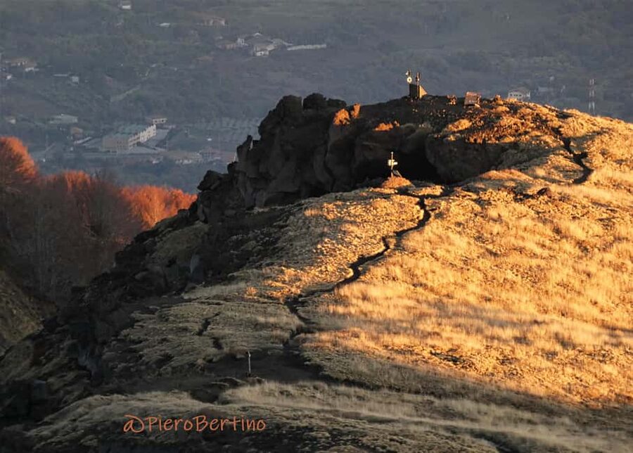 Etna wine Experience Sunset - Zafferana Etnea honey and wine: more than a snack stop