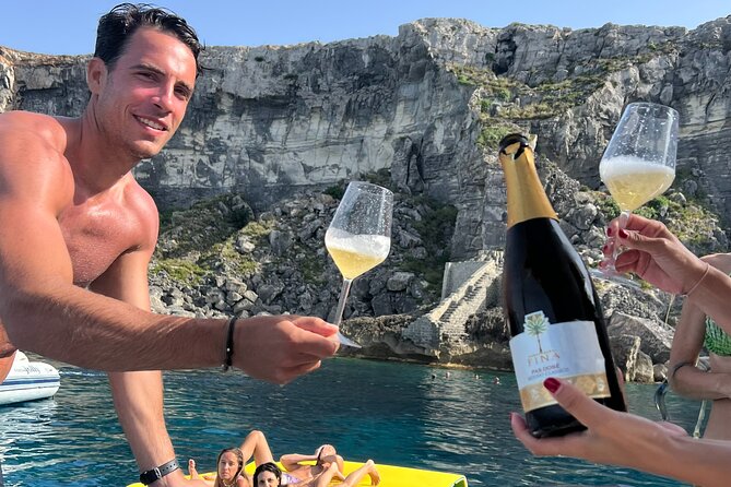 Exclusive Favignana Levanzo tour with tasting - Stop 1: Scogliera Cala Azzurra and that sandy, pink-light look