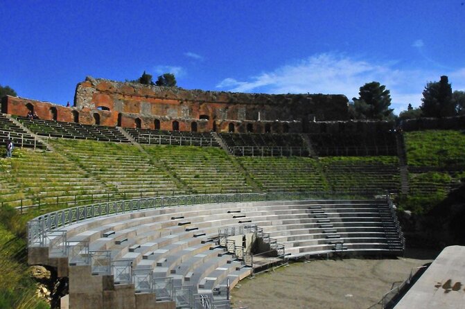 Excursion HALF DAY- Syracuse Greek Theatre and the island of Ortigia. - Stop 1: Mercato di Ortigia and the singing sellers