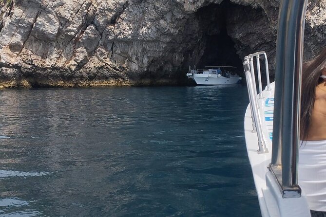 Excursions by boat: Gardens Naxos-Taormina-Isola Bella-DELFINI - From Naxos to Taormina: why this boat trip feels different
