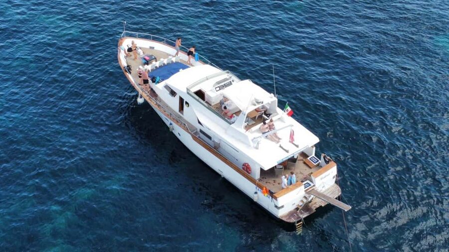 Favignana e Levanzo: tour condiviso Yacht Shalimar IV - 3) Levanzo: the first hour in crystal-clear water