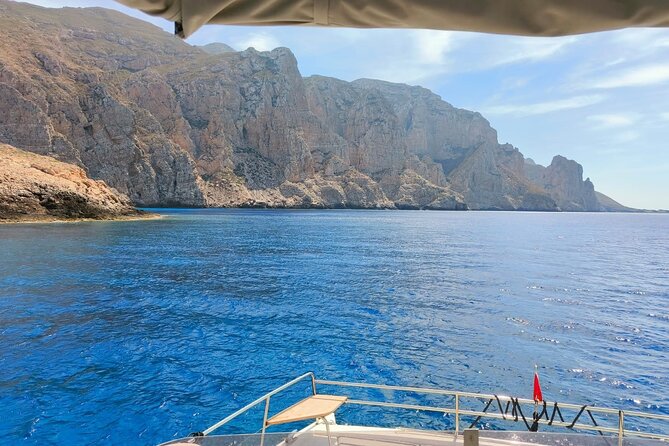 Favignana Egadi Islands Luxury Catamaran Tour with Lunch - Favignana Arrival at Cala del Pozzo: Lunch + a Real Bath