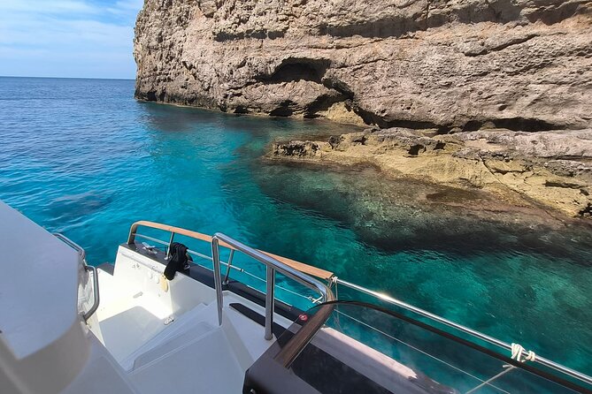 Favignana Egadi Islands Luxury Catamaran Tour with Lunch - Leaving Favignana for the Bue Marino Crossing: Panoramic Cruising With Context