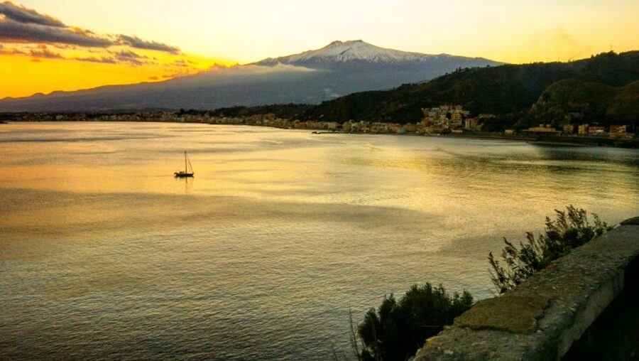 From Catania: Guided Tour of Mount Etna and Taormina - From Catania pickup to Etna: the smooth part of the day