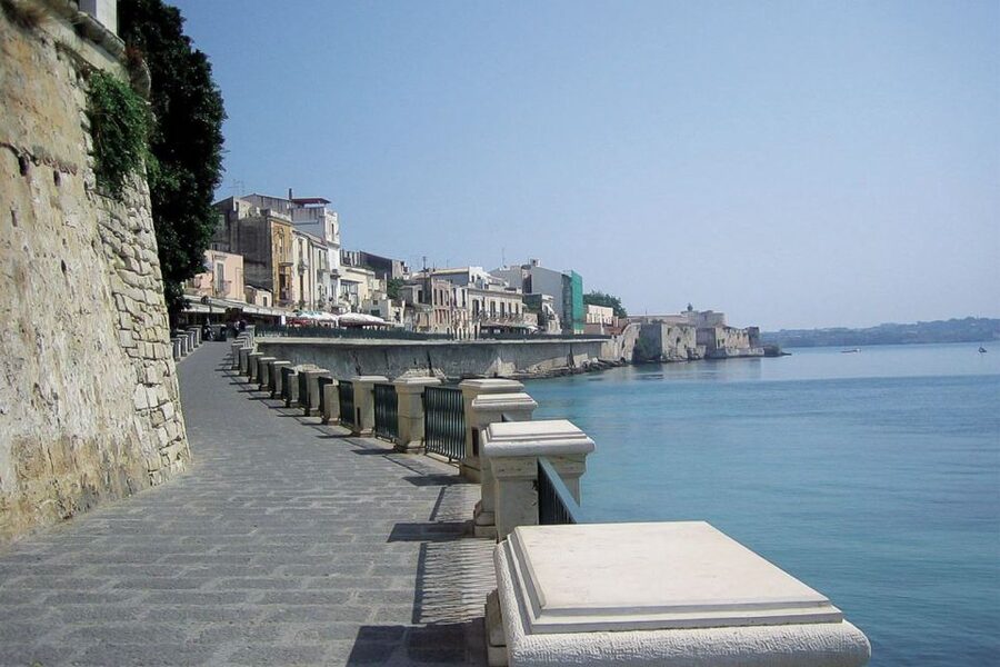 From Catania: Neapolis of Syracuse, Ortygia, and Noto Tour - Guides make the difference: what to expect from the live narration