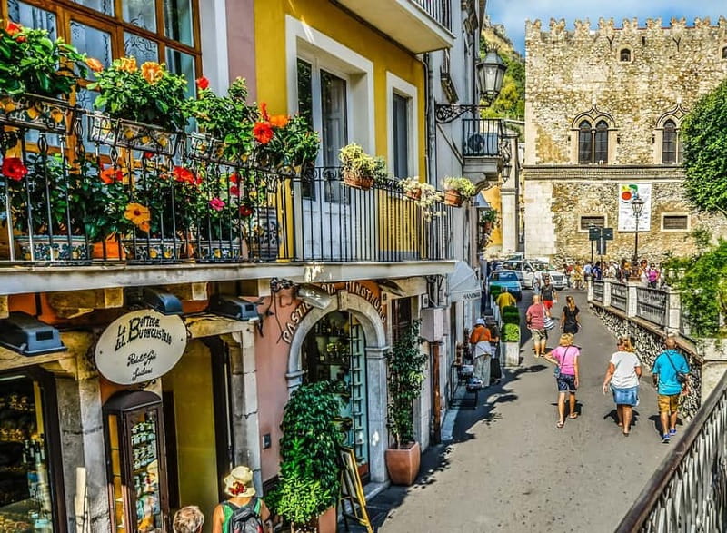 From Catania: Taormina, Isola bella & Castelmola tour - Who should book this Catania to Taormina-Isola Bella-Castelmola tour