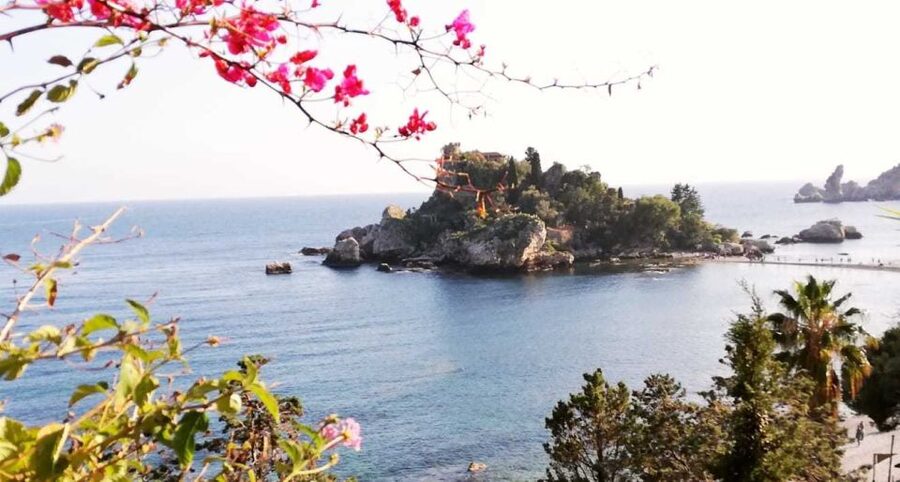 From Catania: White Lotus tour Taormina, Castelmola & Naxos - White Lotus bay views from Catania’s Ionian coast