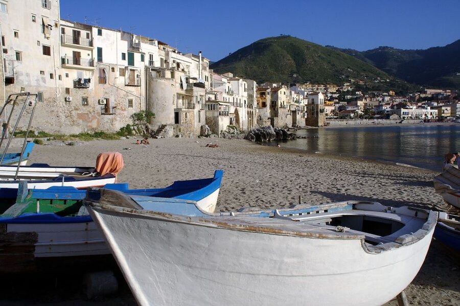From Palermo: Medieval castle tour of Caccamo and Cefalù. - Who this day trip fits best