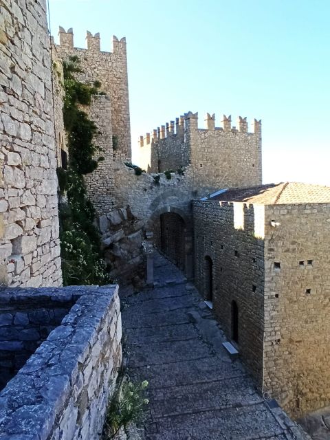 From Palermo: Medieval castle tour of Caccamo and Cefalù. - Meet Tatiana and Giuseppe: the human side of the itinerary