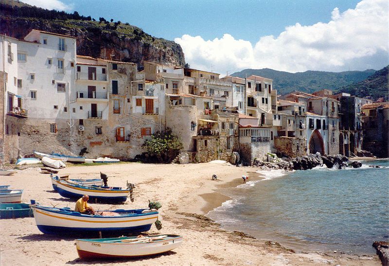 From Palermo: Monreale and Cefalù Half-Day Trip - Cefalù highlights: Duomo area, Porta Terra, Mandralisca Museum, and Lavatoio
