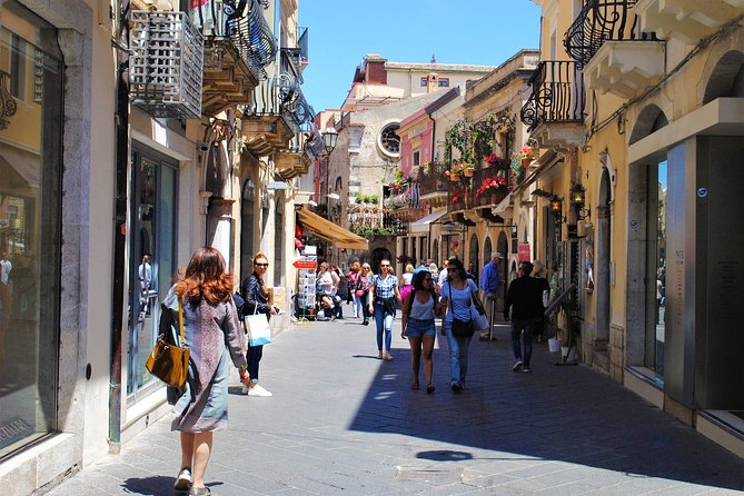 From Syracuse: Private Taormina and Castelmola tour with lunch - The drive to Taormina: Mount Etna views with a guide’s eye