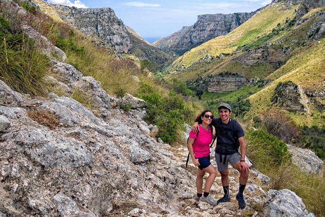 From Syracuse: Trekking Cavagrande - Syracuse transit: time on the van that doesn’t have to feel wasted
