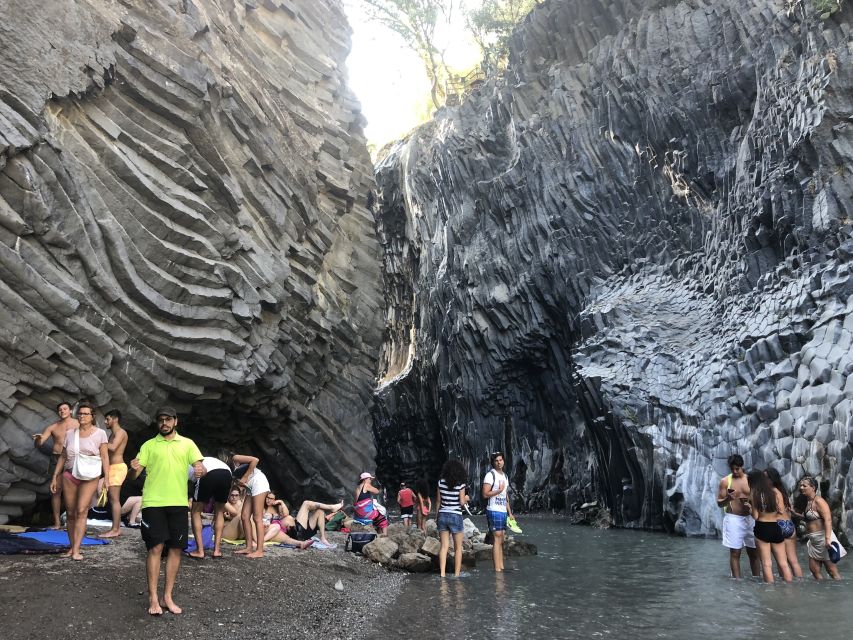 From Taormina: Full-Day Etna, Wine & Alcantara Canyons Tour - Winery Lunch and Etna Wine Tasting: What the Meal Actually Feels Like