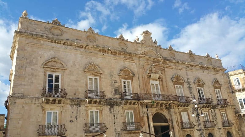 From Taormina: Guided Tour of Syracuse and Ortygia Island - Fountain of Arethusa: plan a slow stop, not a rushed photo