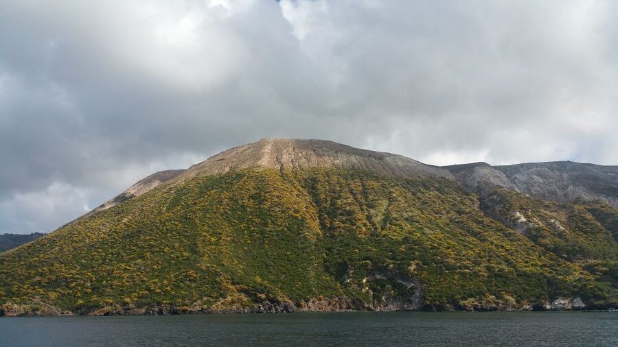 From Taormina: Lipari and Vulcano Mini Cruise Aeolian Tour - The Boat Crossing: What 90 Minutes on the Tyrrhenian Feels Like