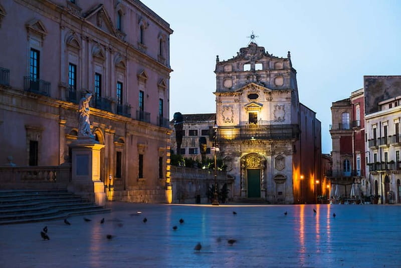 From Taormina: Syracuse Tour with lunch in Food Market - Duomo Square: the heart of Ortigia and its stand-out churches