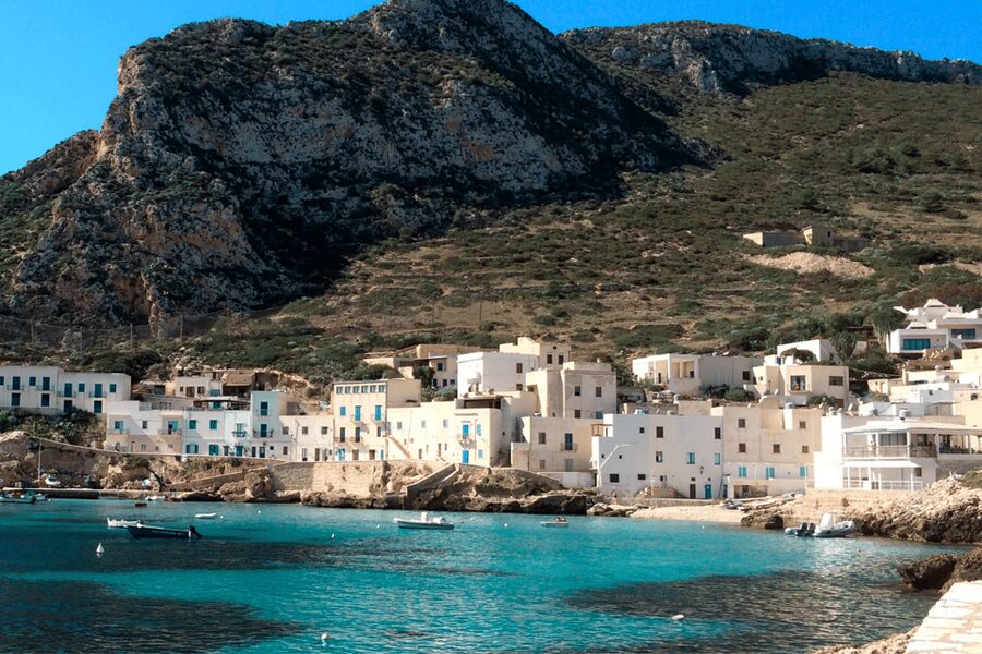 From Trapani: Favignana and Levanzo Egadi Island Day Cruise - Open bar and snacks: how the food fits the water schedule