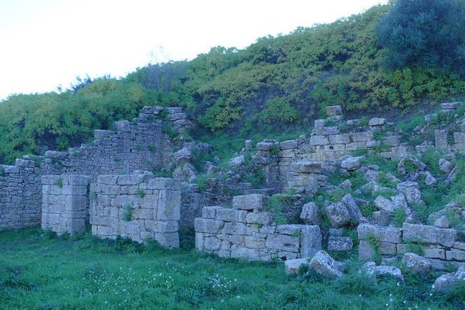 Guided Tour in Morgantina. Visit Morgantina. - Weather and minimum numbers: small planning matters