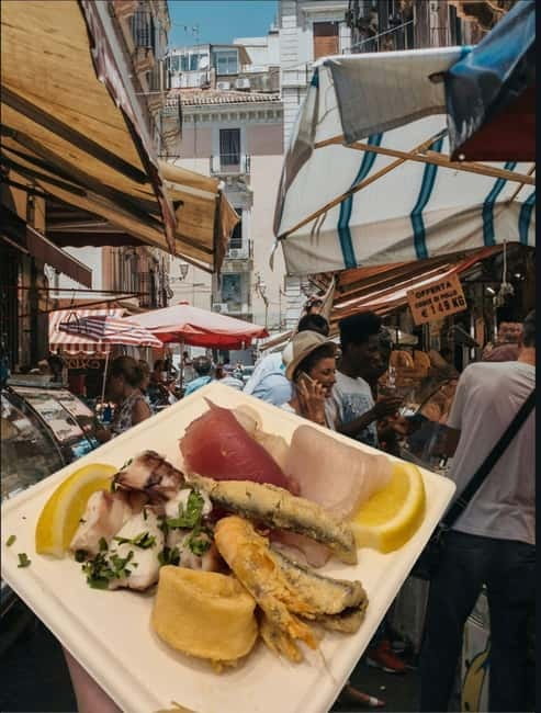 Guided tour of Ortigia with Fish Street Food at the market - Piazza Archimede and the Fountain of Diana: seeing myths in plain sight