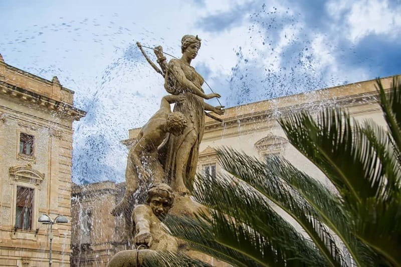 Guided tour of Ortigia with Fish Street Food at the market - The guide factor: when audio and pacing make or break the day