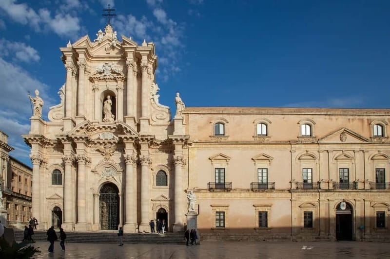 Guided tour of Ortigia with Fish Street Food at the market - Who this tour suits best (and who should think twice)