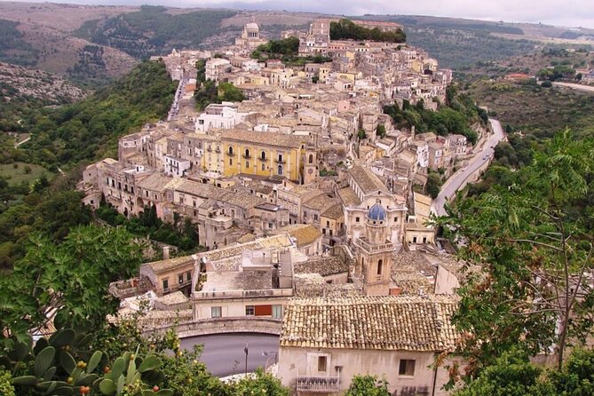 HALF DAY excursion - Tour Montalbano - Ragusa Ibla and Modica - Getting there smoothly: punctual driving and a professional setup