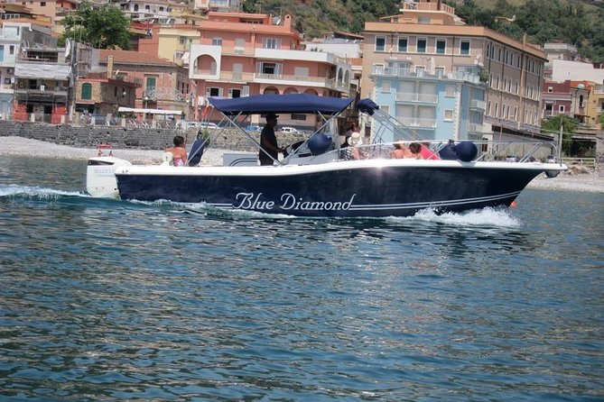Half day with lunch in luxury private tour - Coast views: Giardini Naxos, the Taormina Cape, and Isola Bella from the water