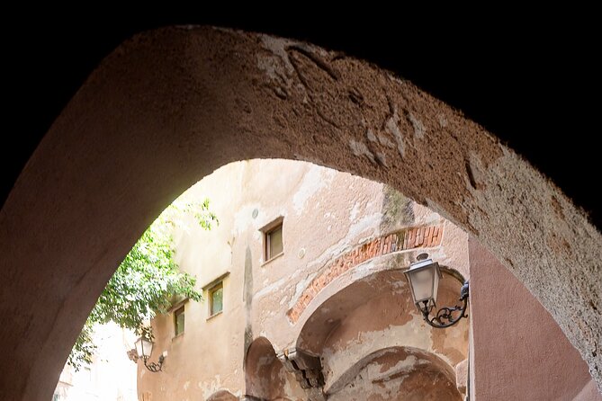 Hidden Corner and Legends of Cefalu Shared Tour - Stop 3: Porta Pescara and legends you can walk through