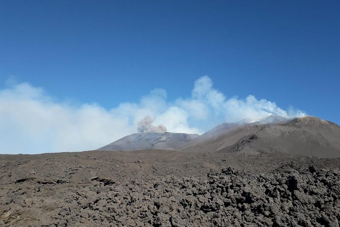 Hiking at 2900m on Mount Etna - From Catania pickup to 2000m: how the day flows