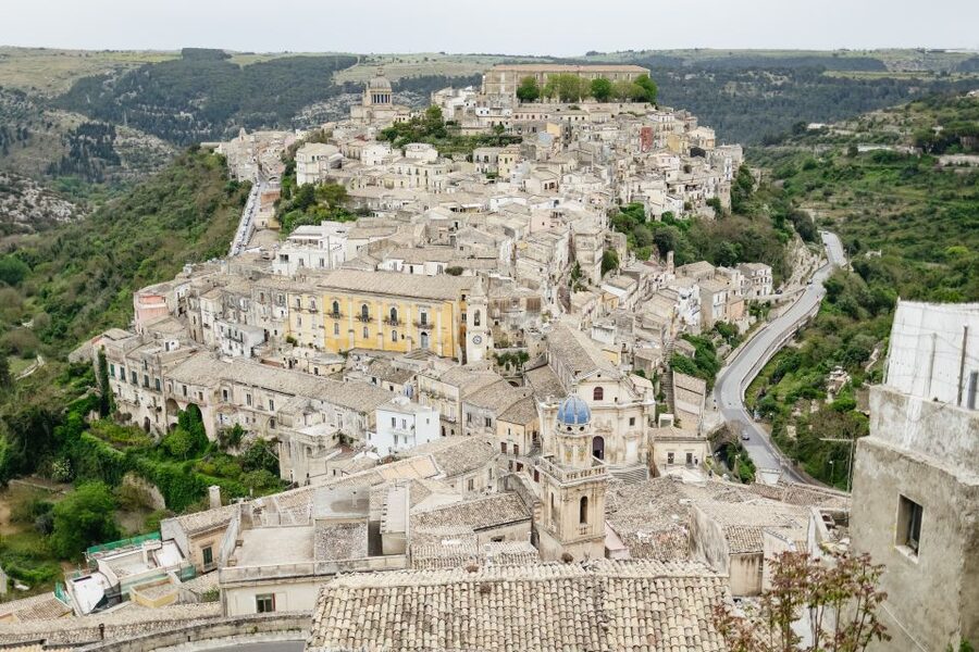 Inspector Montalbano Locations Tour of Southeast Sicily - Lunch at Da Enzo a Mare: Eating the Film Connection Without Overthinking It