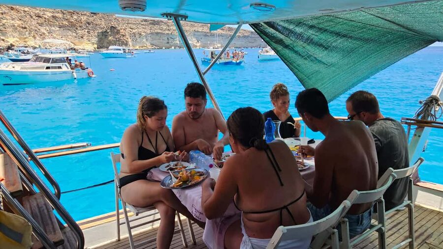 Lampedusa: Yacht excursion, swimming stops and typical lunch - From 9:00 meeting to about 5:00 return: how the timing works