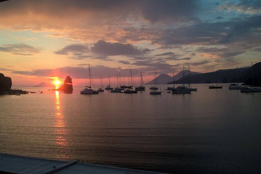 Lipari: Boat Tour of Vulcano Island with Disembarkation Stop - Swimming, Heat, and Crater Shoes: How to Prepare for a Mixed Day