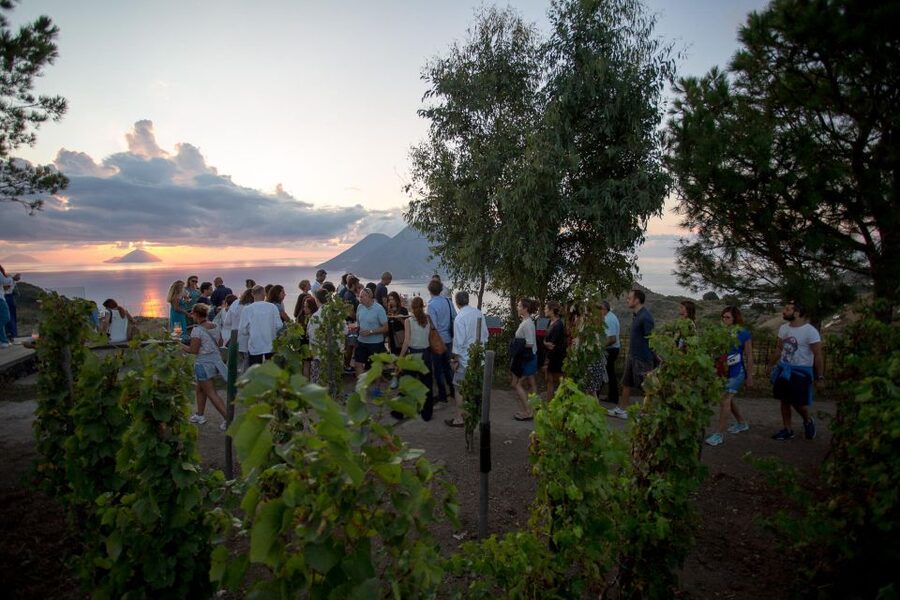 LIPARI WINERY - SUNSET WINE TASTING - Guide style: Italian and English, and a tasting that stays friendly