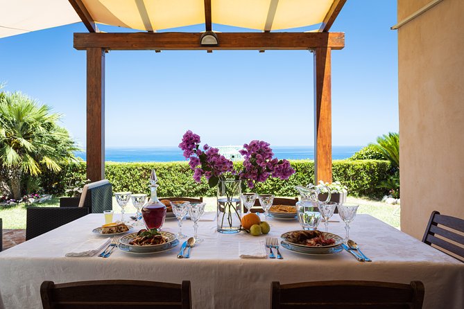Lunch or dinner and cooking demo at a local home in Cefalù - The cooking demo: where Sicilian technique meets everyday talk