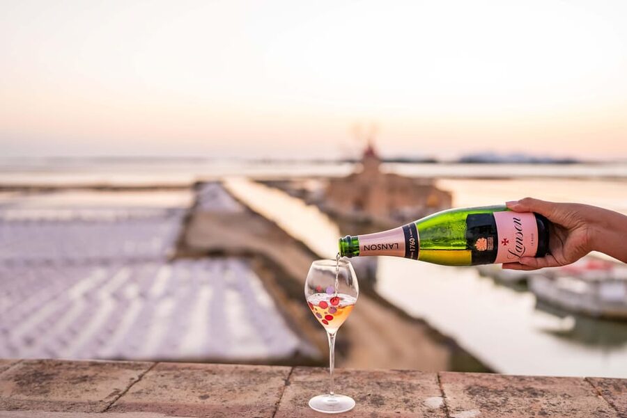 Marsala Aperitif Mamma Caura Rooftop - The aperitif itself: drinks, timing, and how the included glass works