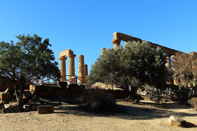 Minivan/Car Tour from Syracuse to Agrigento and Scala dei Turchi - Private group comfort: up to 3 people, air-conditioned transport