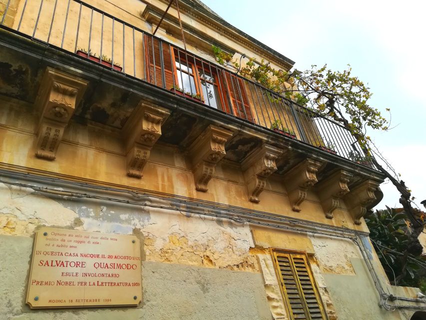 Modica private tour: the chocolate town in Sicily - Corso Umberto I and the Chocolate Factor: Where the Walk Becomes a Food Day