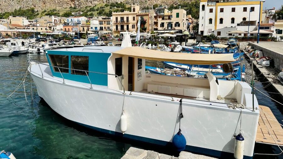 Mondello: 4-Hour Coastal Boat Tour with Aperitif & Swimming - Grotta dell’Olio and the lighthouse: the kind of sights you only get from water