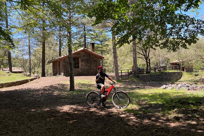 Mount Etna: All around E-bike - Etna on the Altomontana off-road trail: what makes the route special