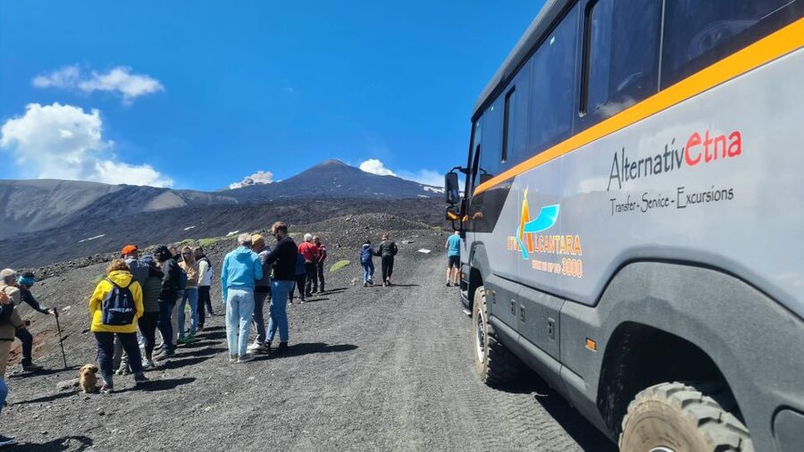 Mount Etna: Ascent to 2800m by 4x4 - Learning Etna with a volcanologist: more than facts, it’s how you read the mountain