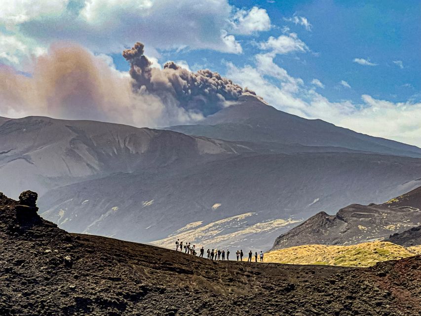 Mount Etna: Craters of the 2002 Eruption Trekking Experience - Safety briefing first: what “medium training” really means here