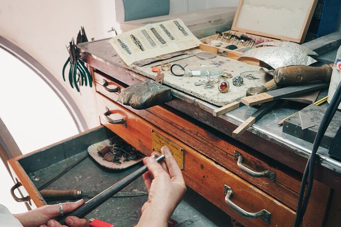 Ortigia Artisan Tour - Meeting Pelin at Largo XXV Luglio and how the 90-minute flow works